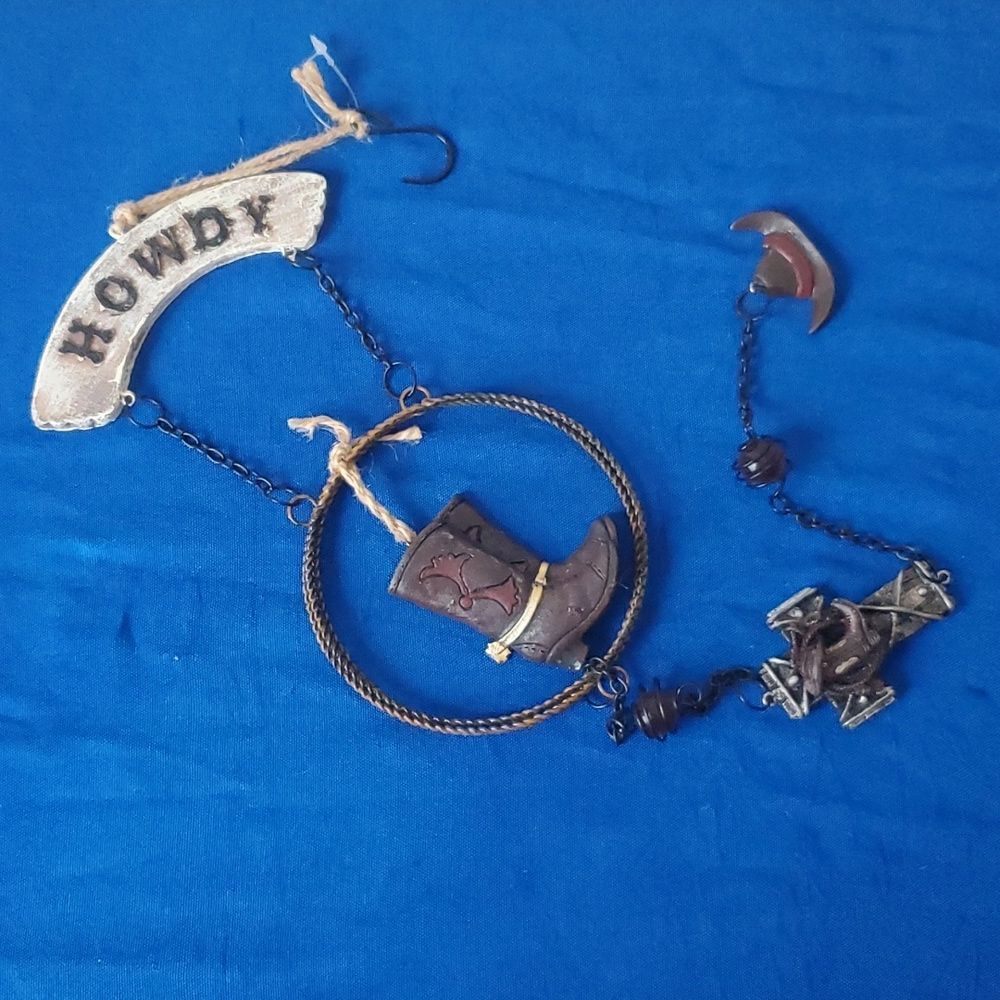 Vintage Western Metal Wind Chime Cowboy Boot Howdy Horseshoe Lasso Decor